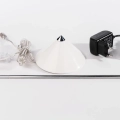 Die SUNLiTE 7W LED Pflanzenlampe in ihre Einzelteile zerlegt. Man sieht den Lampenschirm, die Segmente des Teleskopstabs und das Netzteil, was den einfachen Aufbau zeigt.