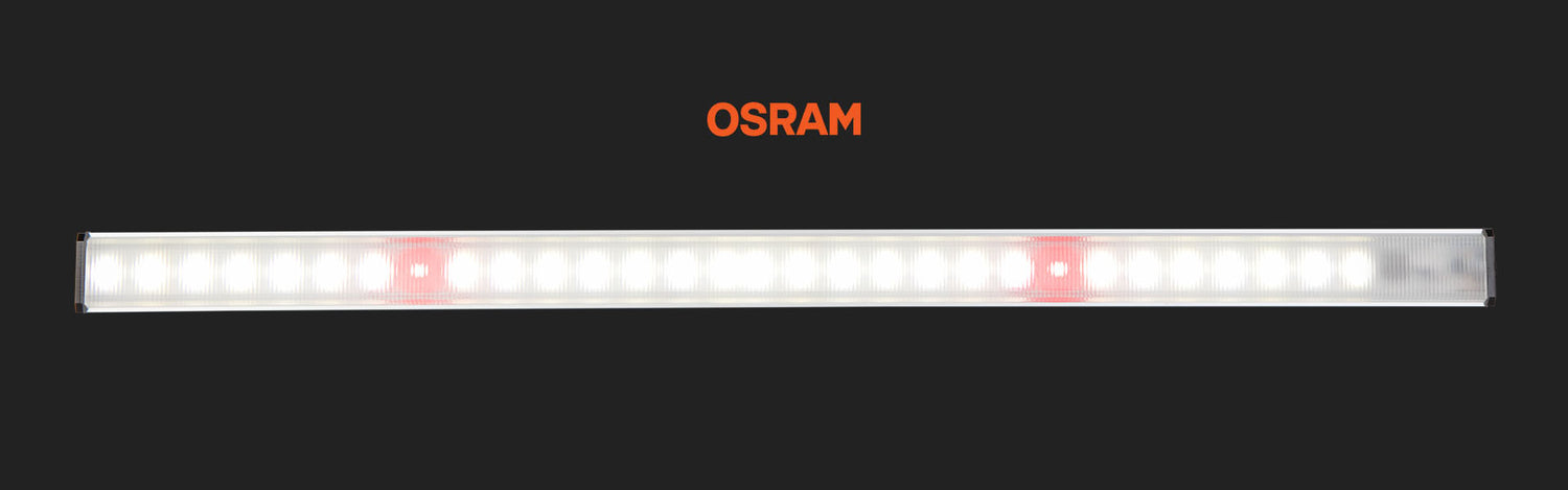 Beleuchtete Growality Aurora LED-Pflanzenlampe mit darüberstehendem OSRAM Logo als Hinweis auf die verbauten Marken-Chips