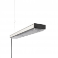 Schräge Seitenansicht der hängenden VEGA Pro 200W LED Pflanzenlampe. Zeigt das schlanke Aluminiumprofil und die Stahlseil-Aufhängung im Detail.