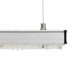 Nahaufnahme der VEGA Pro LED Pflanzenlampe, bedeckt mit Wassertropfen. Zeigt die hohe IP66 Schutzklasse und die Beständigkeit gegen Feuchtigkeit.