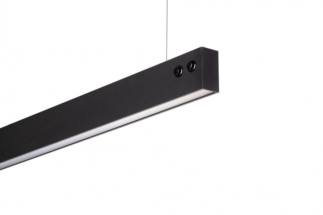 Lineare LED Pflanzenleuchte in Schwarz für professionelle Objektbegrünung und moderne Bürolandschaften.