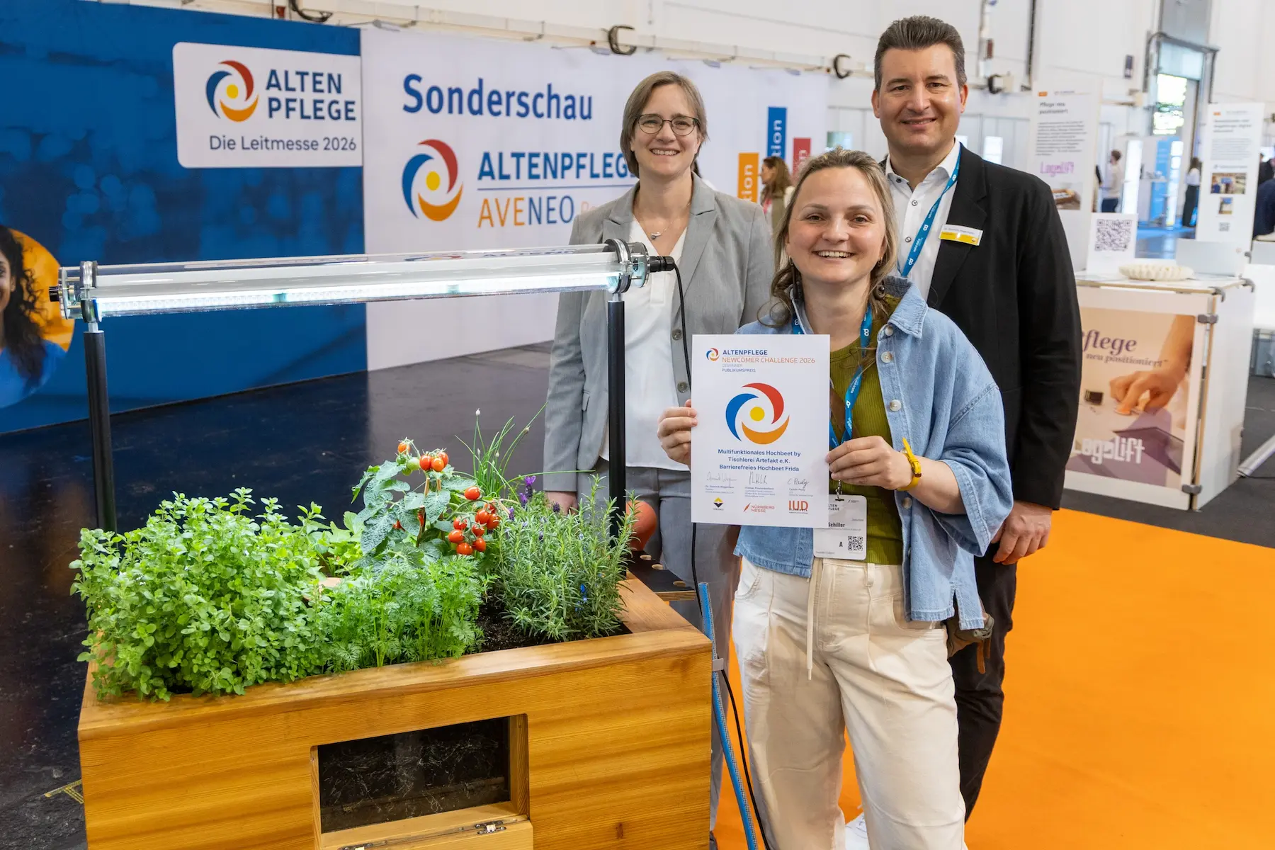 Publikumspreis-©NuernbergMesse-_-Frank-Boxler-scaled Hochbeet Frida mit maßgeschneiderter LED-Pflanzenleuchte in Kooperation mit Neusius Pflanzenlicht – barrierefrei für Inklusion und Therapie.